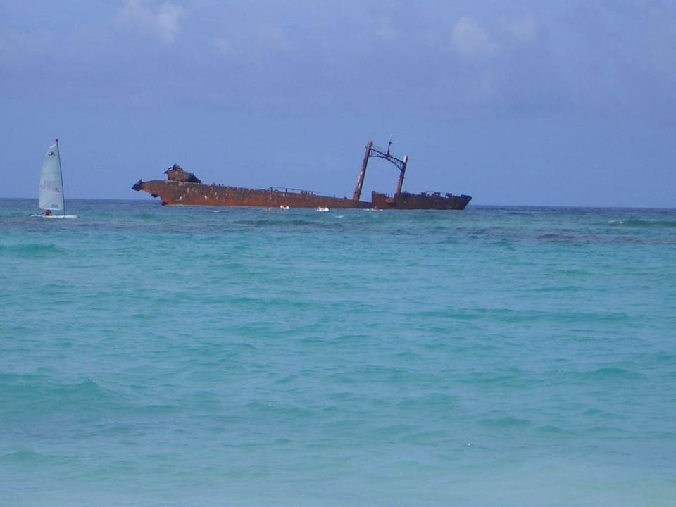 Bootswrack vorm Hotel Hotel Riu Bambu