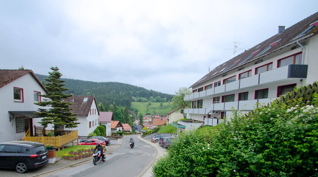 Haupthaus und Appartementhaus gegenüberliegend Hotel Pension Jägerstieg