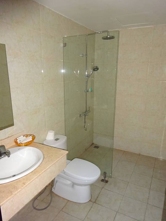 Bad mit Dusche Royal Ninh Binh Hotel