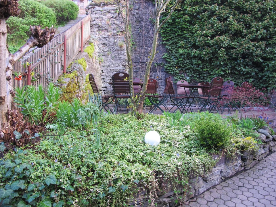 Der Biergarten hinter dem Haus Gasthaus Kupfer