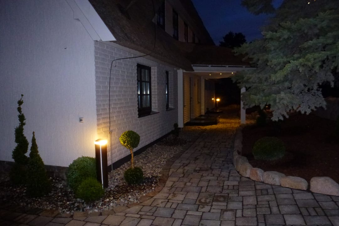 Außenansicht bei Nacht Pension Ari