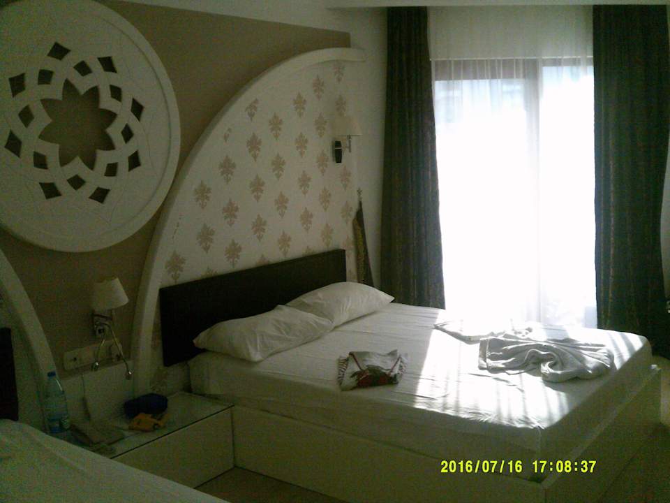 Zimmer Side Royal Paradise Hotel