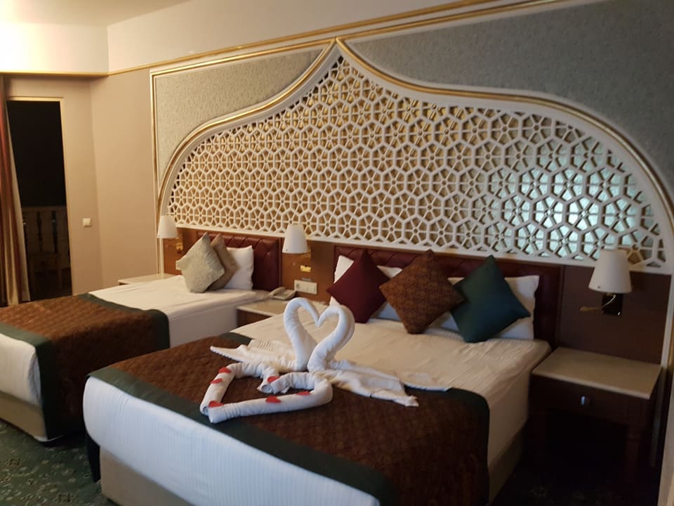 Zimmer Royal Taj Mahal Hotel