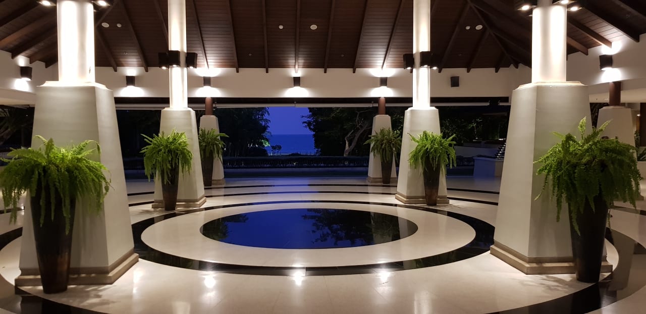 Hotellobby "Hangover" Dusit Thani Krabi Beach Resort
