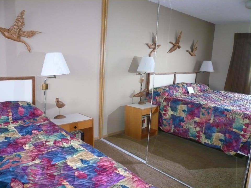 Separates Schlafzimmer mit Spiegelschrank Hotel The Grey Gull