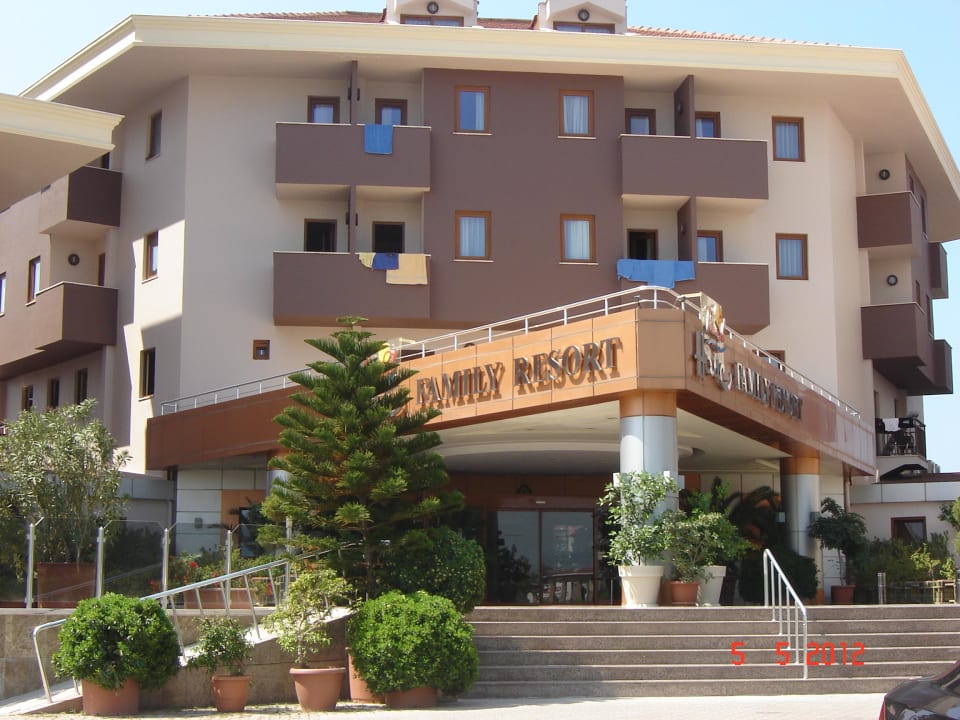 Schöner Hoteleingang Hane Family Resort