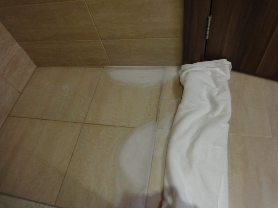 Wahrscheinlich Abfluss verstopft!!! Dizalya Palm Garden