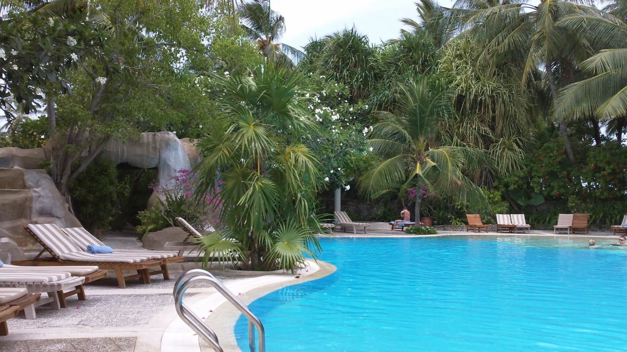 Schöner Pool Kuramathi Maldives