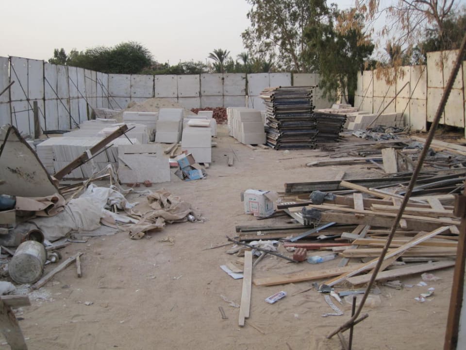 Baustelle neben dem Eingang Mövenpick Resort & Spa El Gouna