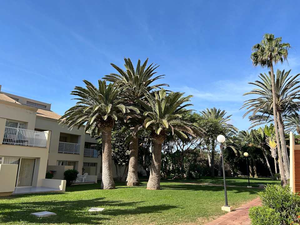 Außenansicht Hotel Riu Oliva Beach Resort