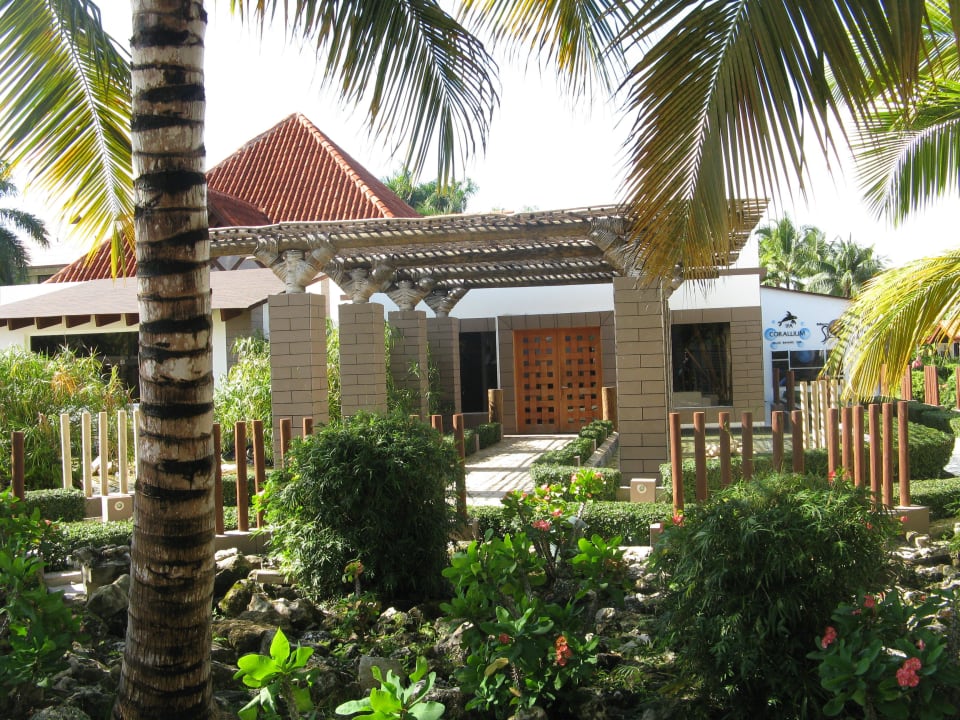 Eingang zum Fitnessstudio und Spa Villas Bavaro Resort & Spa