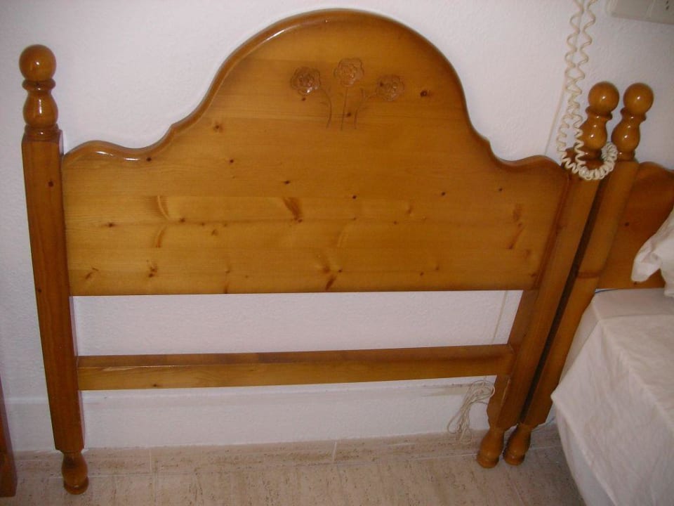 Rückfront des angeblichen Doppelbettes FLOR los Almendros Hotel