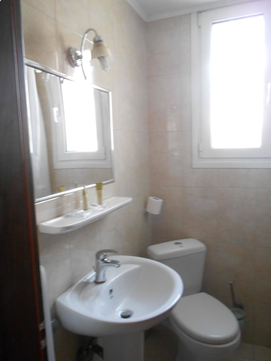 Sehr kleines Bad Triton Hotel Piraeus