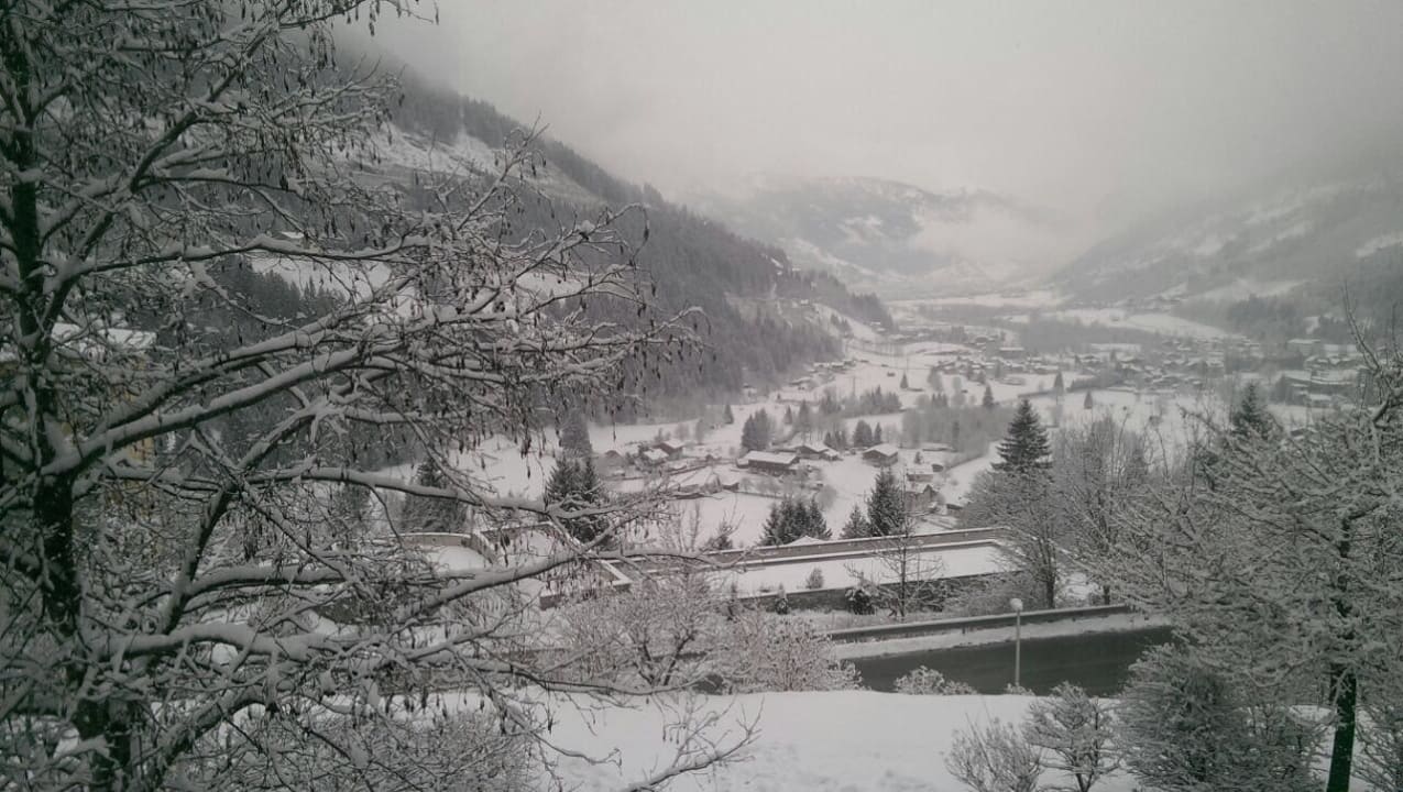Die Aussicht ins Tal Hapimag Resort Bad Gastein