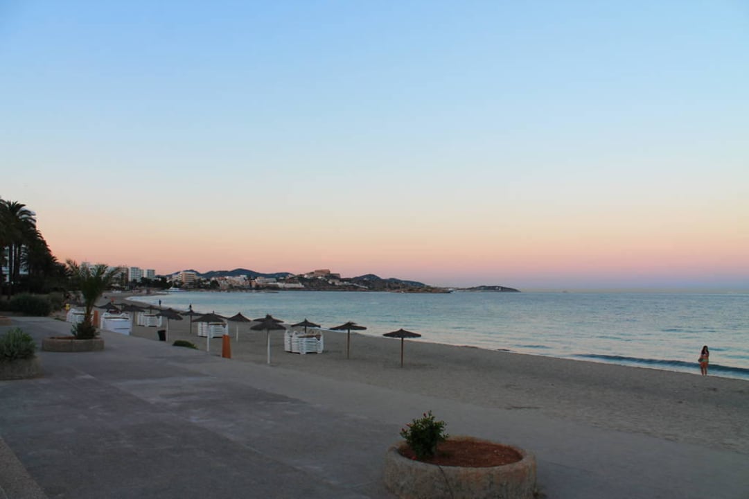 Direkt vor dem Hotel gelegen Hotel Garbi Ibiza & Spa