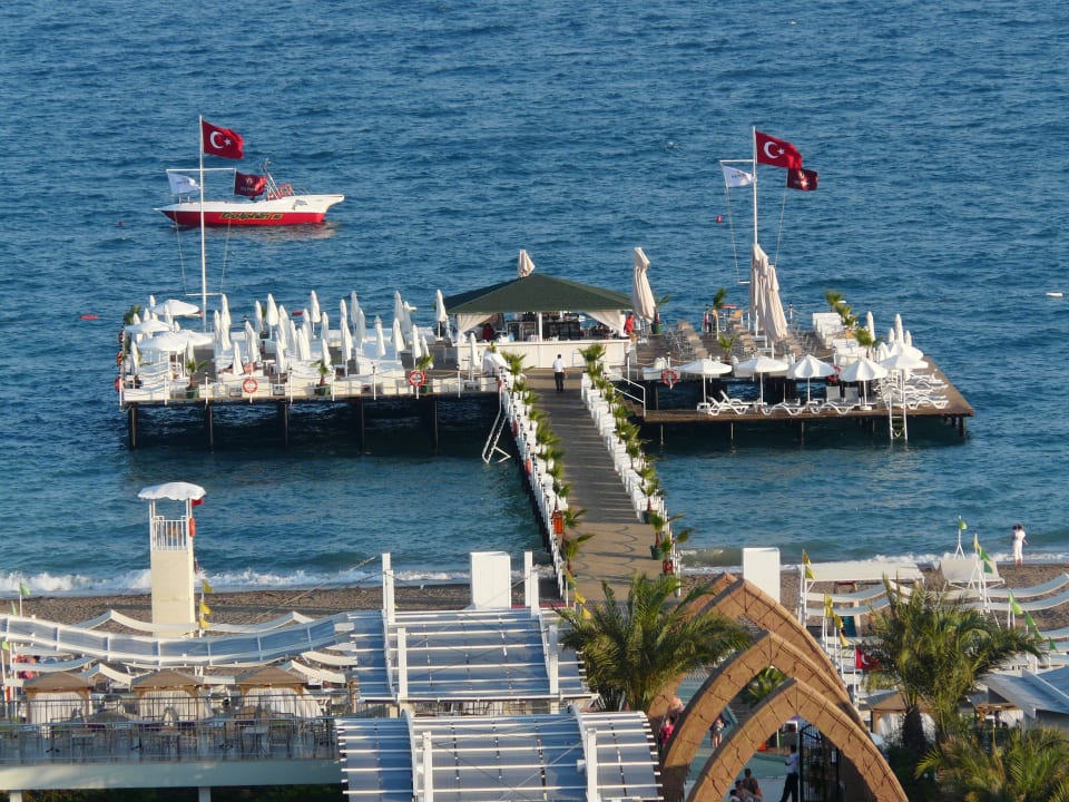 Steg mit Strandbar Hotel Delphin Imperial