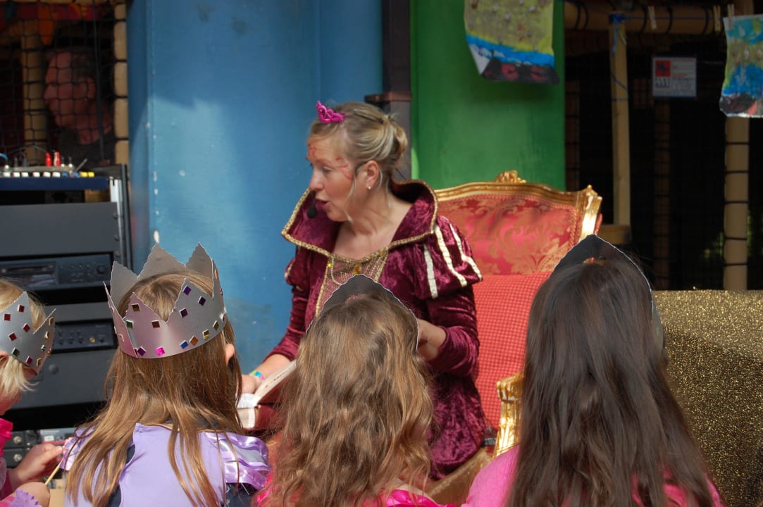 Königin Christel liest vor Center Parcs Park Nordseeküste