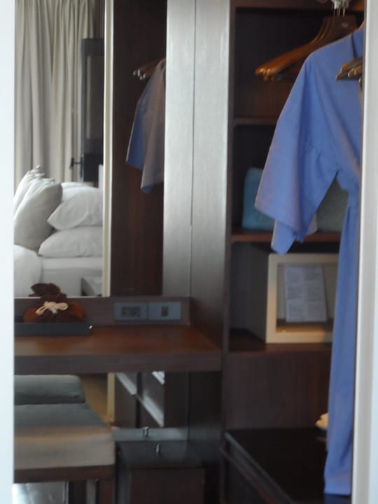 Cape Suite Ankleideraum Cape Panwa Hotel