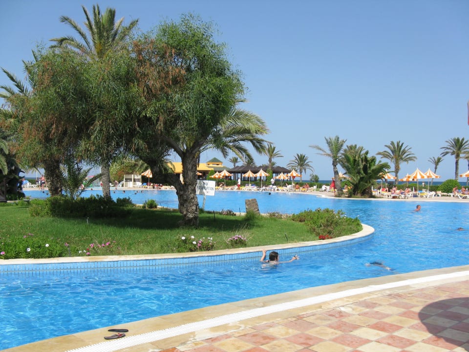 Przy basenie Nour Palace Resort & Thalasso
