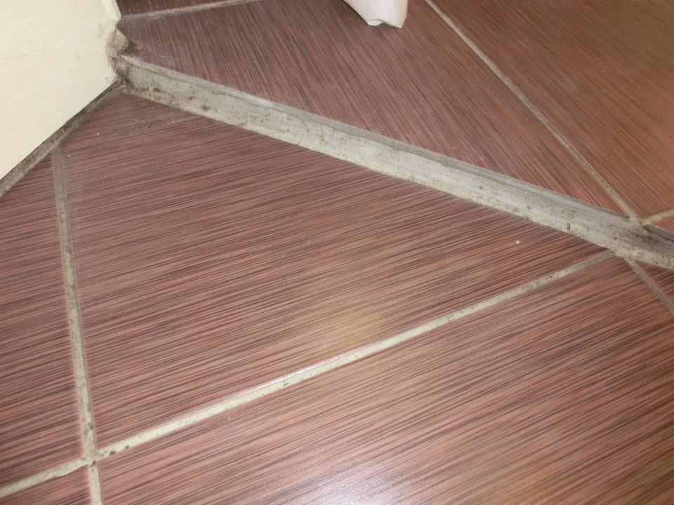 Duschbereich mit sehr scharfen Kanten! Club Resort Atlantis