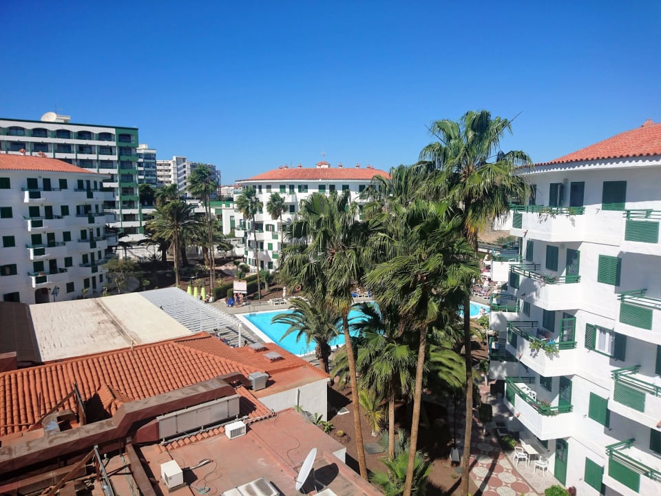 Vom Balkon in Richtung Pool Servatur Playa Bonita