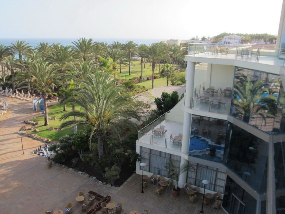 Schwenk v. rechts nach links über den Garten-P SBH Hotel Costa Calma Palace