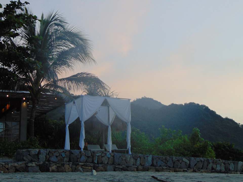Strand Amber Lombok Beach Resort