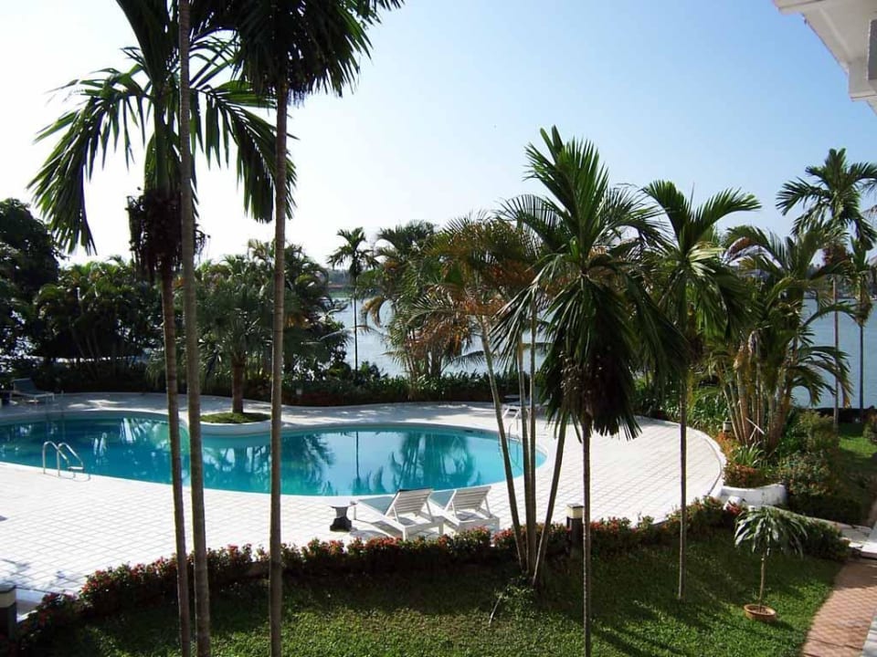 Pool Century Riverside Hotel