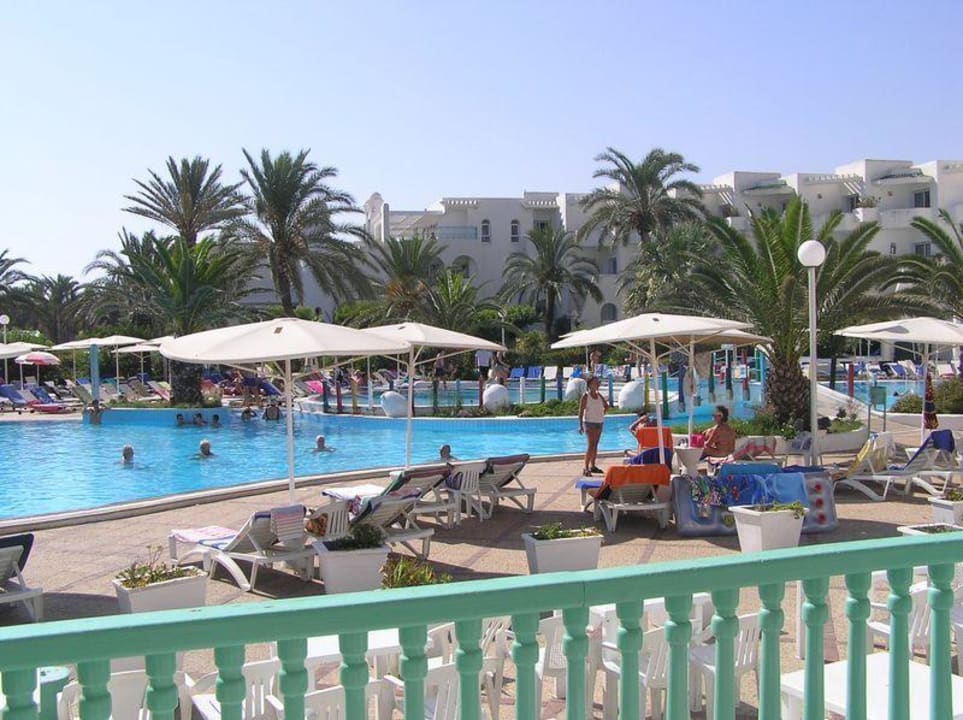 Widok na basen Hotel El Mouradi Skanes Beach