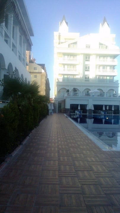 Poolatmosphäre ab 15 Uhr Im Schatten !! Dream World Resort & Spa