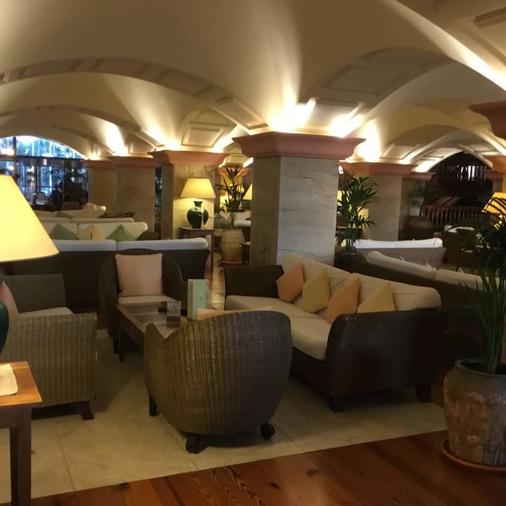 Überall gemütliche Plätzchen zum Sitzen Princesa Yaiza Suite Hotel Resort