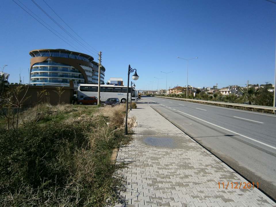 Aussenansicht von der Schnellstrasse Granada Luxury Okurcalar
