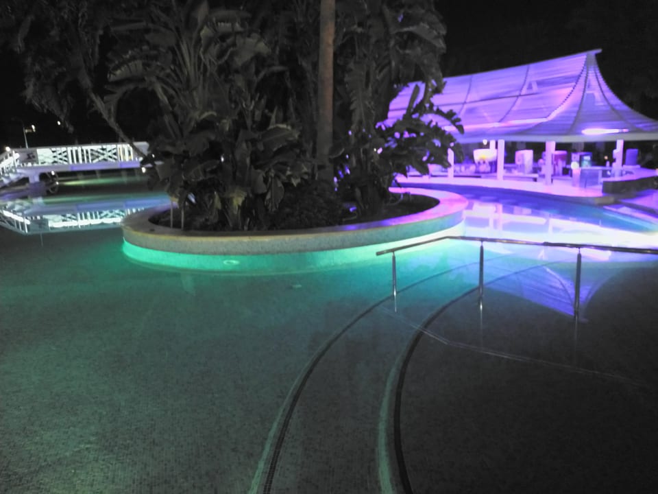 Pool Brayka Bay Resort