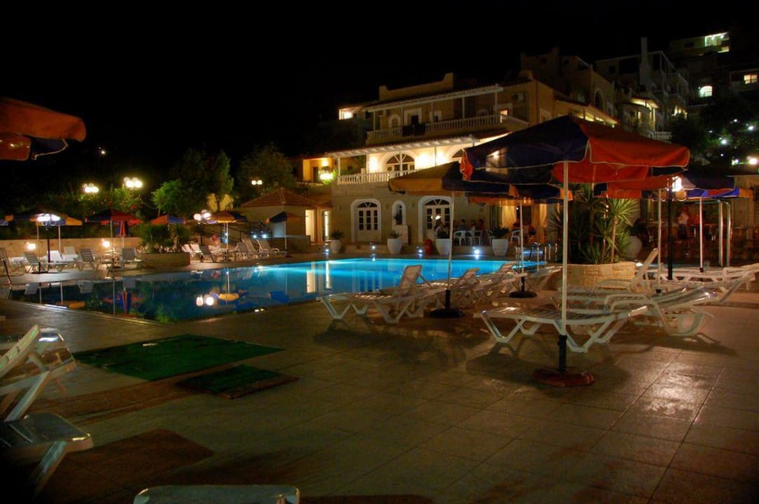 Hotel nocą Hotel Heliotrope