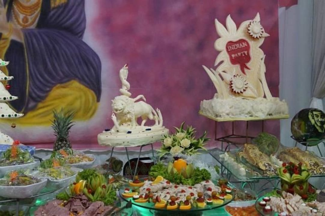 Buffet Aufbau mit Leckereien  Pickalbatros Alf Leila Wa Leila Resort - Neverland Hurghada