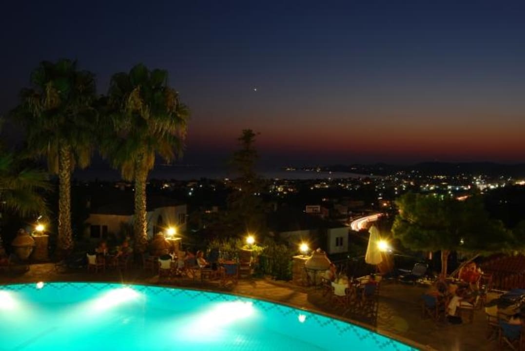 Turmausblick am Abend Hotel Geranion Village