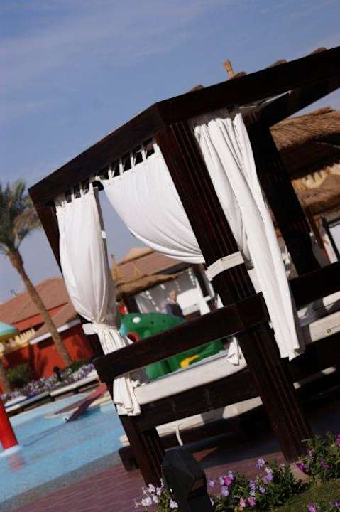 Liegemöglichkeit am Kinderpool Pickalbatros Alf Leila Wa Leila Resort - Neverland Hurghada