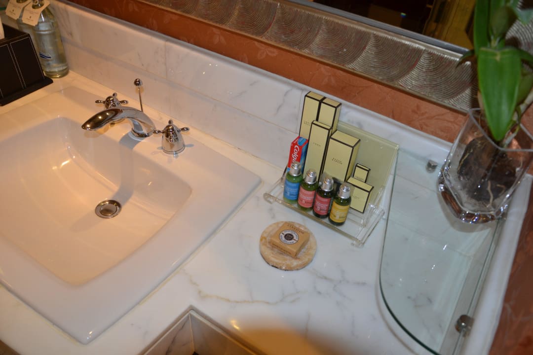 Bad Shangri-La Hotel, Bangkok