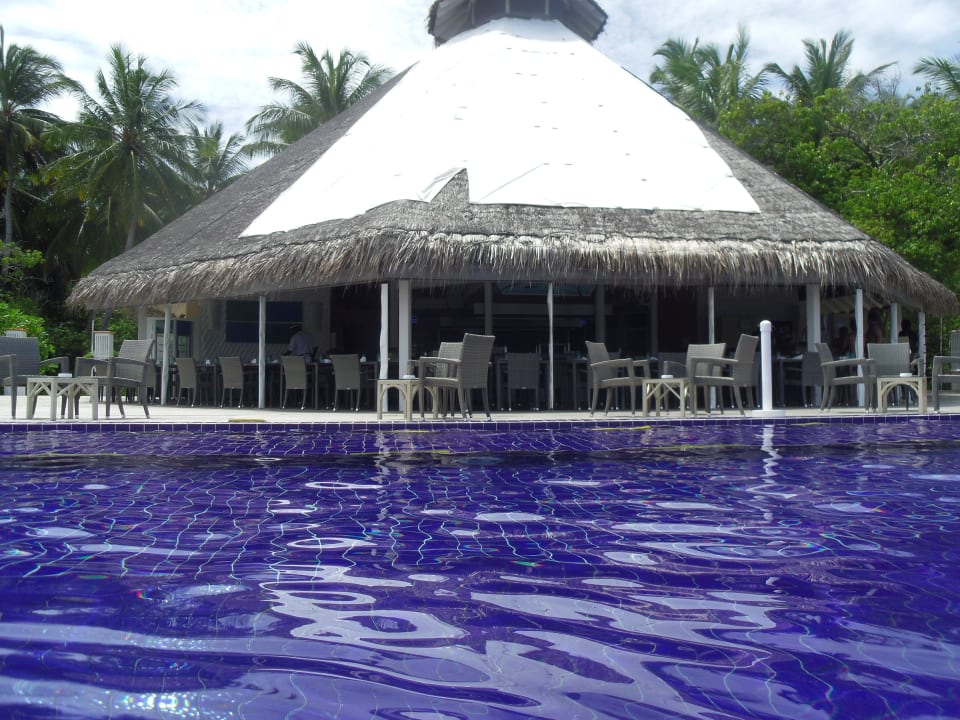 Le bar restaurant de la piscine Ellaidhoo Maldives by Cinnamon
