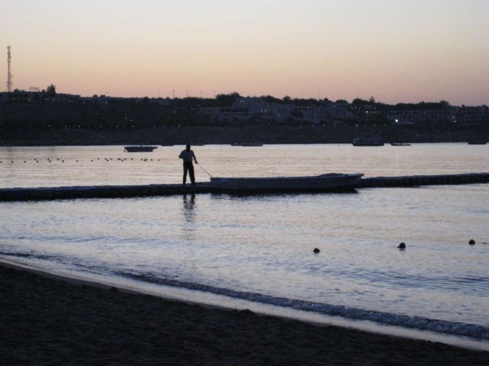 Sonnenaufgang am Strand Ghazala Beach