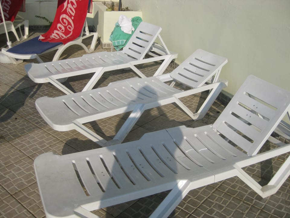 Alle Liegen defekt  Park Hotel Golden Beach