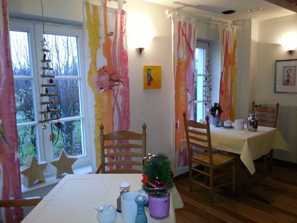 Liebevoll dekorierter Frühstücksraum Hotel Eichenhof