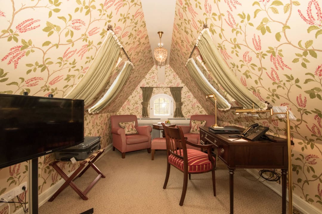 Zimmer im Dachgeschoss Schlosshotel Kronberg