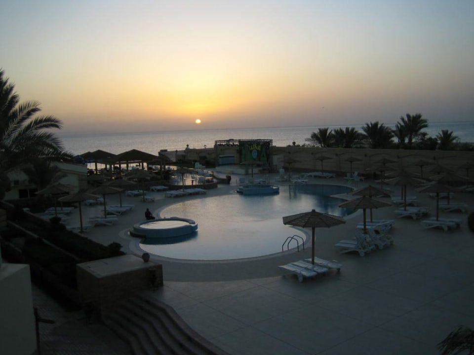 Sonnenuntergang vom Balkon des Palm Beach Resort Palm Beach Resort