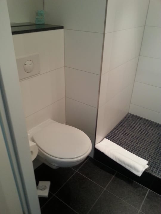 Toilette Motel One Salzburg-Mirabell