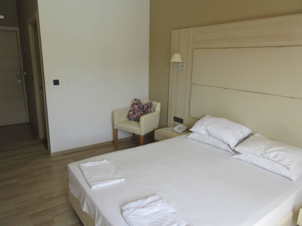 Bett Delfinia Resort
