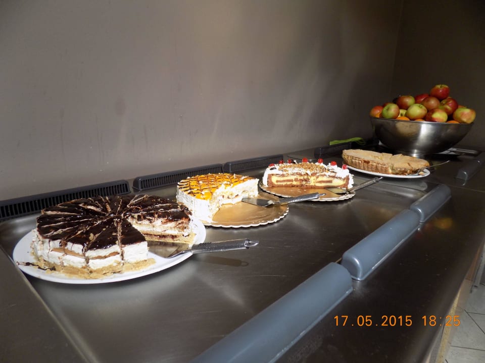 Dessert beim Abendessen Hotel Plaza & Plaza Regency