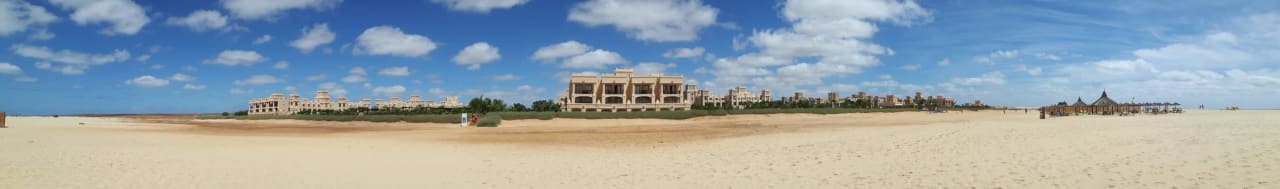 Das RIU Touareg vom Strand aus gesehen Hotel Riu Touareg