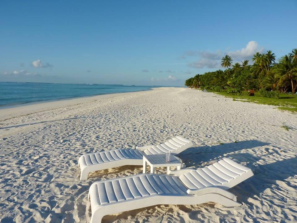 Strand auf der Westseite beim Bungalow 638 Meeru Maldives Resort Island