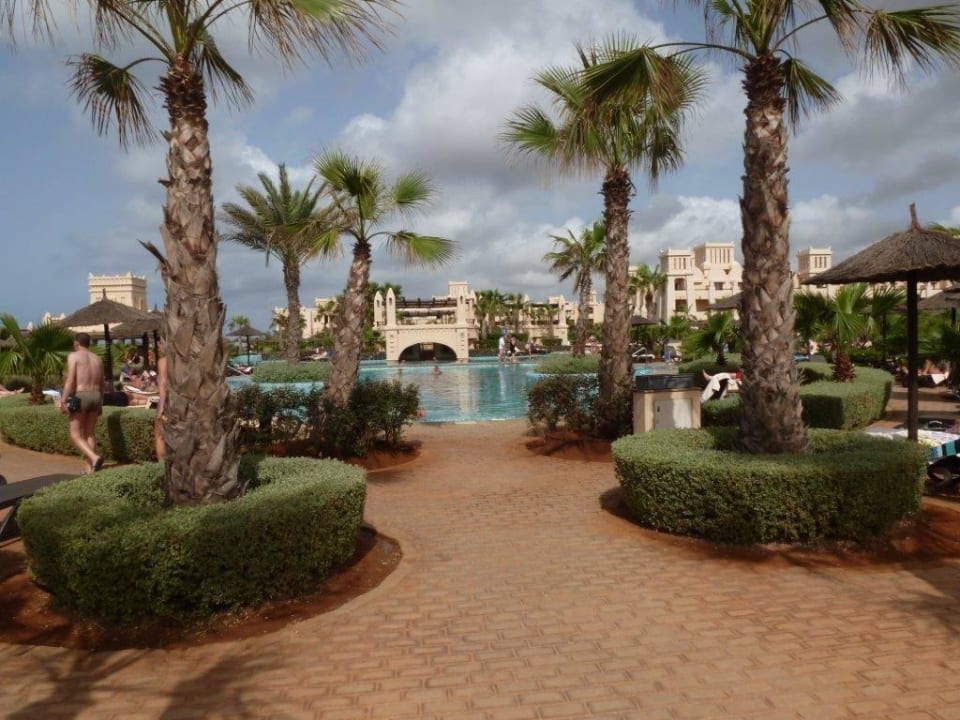 Liegefläche am Pool Hotel Riu Touareg